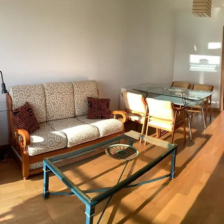 Con Vistas A La Ria Y Cerca De Playa. Apartamento *